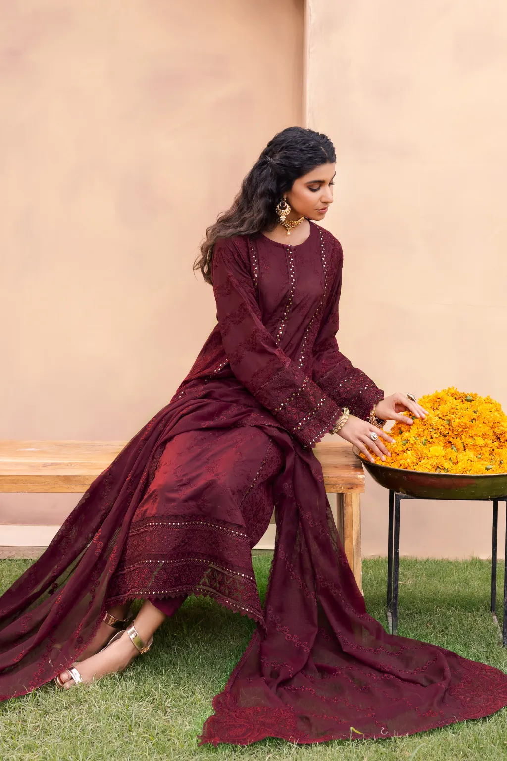 Iznik Aashiaan Festive Lawn Collection – AL-01 Zyra