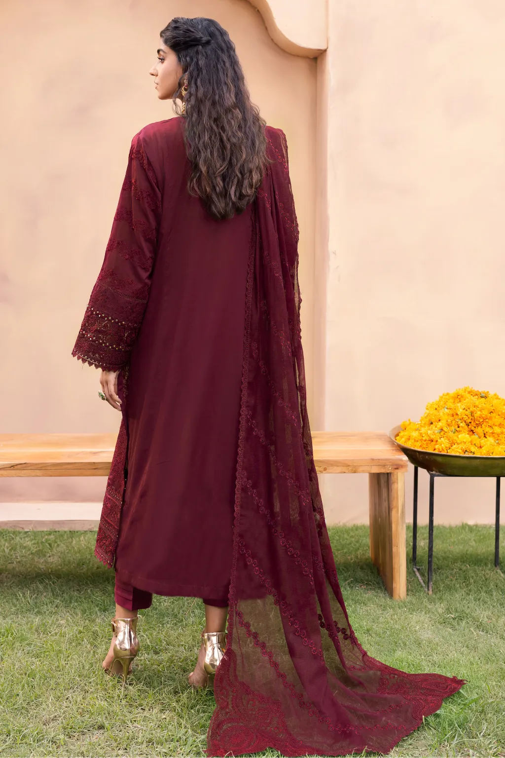 Iznik Aashiaan Festive Lawn Collection – AL-01 Zyra